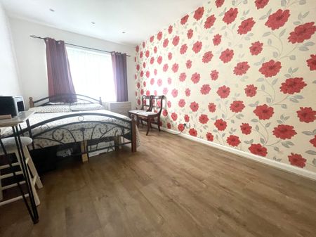 The Brow, Watford - Photo 2