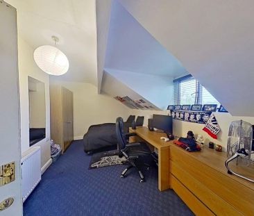 Ash road , Headingley - Photo 5