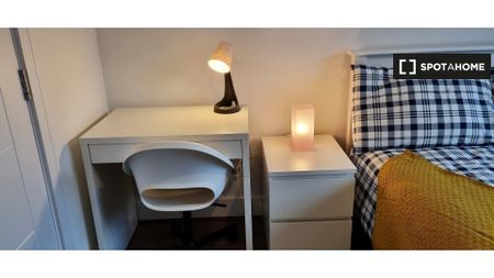Room for rent in 7-bedroom apartment in Dublin - Photo 5