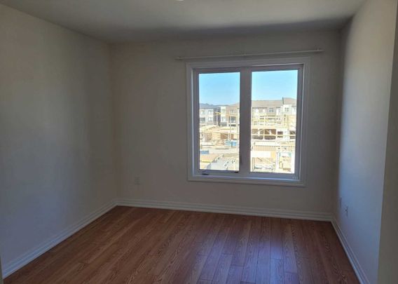 For Lease - 117 Bravo Lane, Newmarket, Ontario - Photo 1