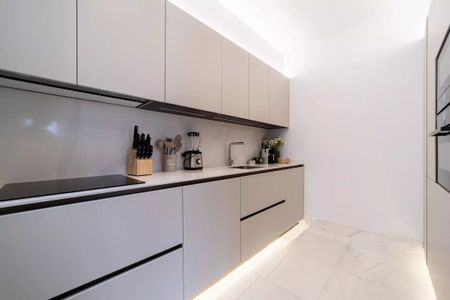 Madrid, Community of Madrid 28004 - Photo 3