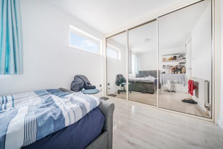 Holmcroft, Crawley - Photo 4