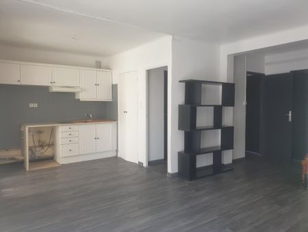 NIMES - PROCHE HOTEL DE POLICE - APPARTEMENT T3 55.40 m2 AVEC BALCON ET CAVE - Photo 4