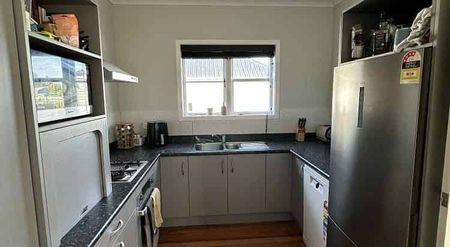 Charming family home move-In Ready & Pet Friendly! - Photo 3