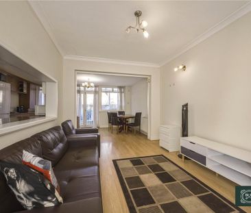4 bedroom end of terrace house to rent - Photo 1