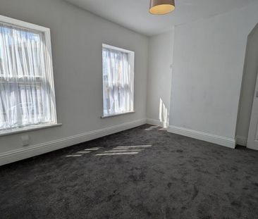 2 bedroom end of terrace house to rent - Photo 3