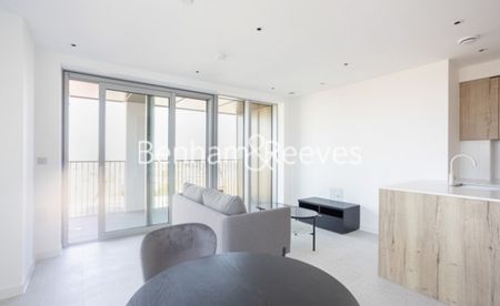 1 Bedroom flat to rent in Jacquard Point, Silk District, E1 - Photo 2