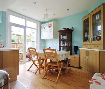 Melrose Gardens, KT3 - Photo 2