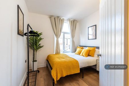 1 bedroom in a house share to rent - Photo 3