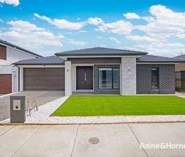 STUNNING 4 BEDROOM HOUSE IN CLYDE! - Photo 1