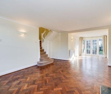 Castle Road, Weybridge, Surrey, KT13 - Photo 1
