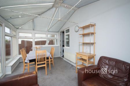 5 bedroom detached house to rent - Photo 2