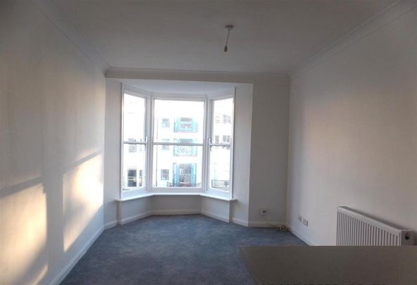 3 bedroom flat to rent - Photo 1