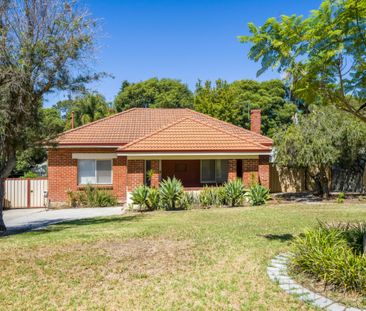 Charming Family Home in a Prime Location! - Photo 2