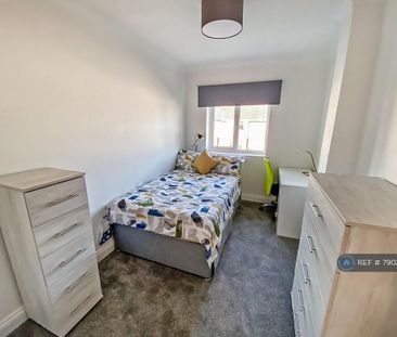 1 bedroom in a house share to rent - Photo 2