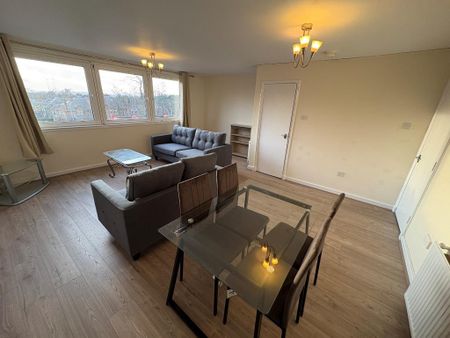 3 bedroom flat to rent - Photo 2