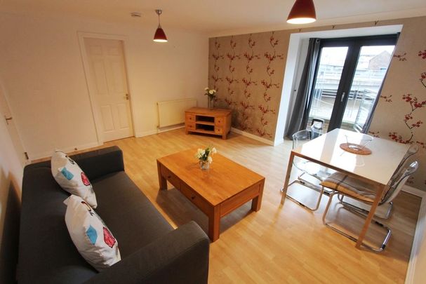 2 bedroom flat to rent - Photo 1