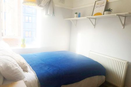 1 bedroom in a flat share to rent - Photo 3