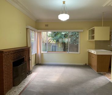 1950's Cottage on double block, walk to town - Photo 2