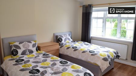 Twin bedroom in shared apartment in Clondalkin, Dublin - Photo 5