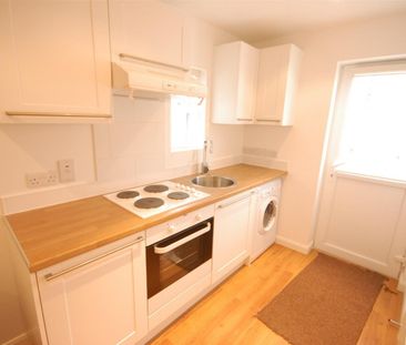 1 bedroom Flat To Let - Photo 4