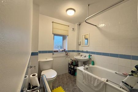 2 bedroom flat to rent - Photo 5