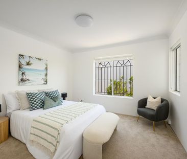 A light and spacious retreat in a tri-level townhouse - Photo 6