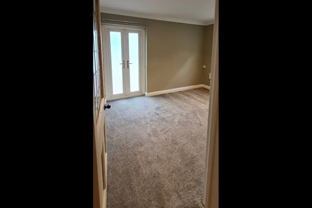 3 Bed Flat, Forest Road West, NG7 - Photo 3