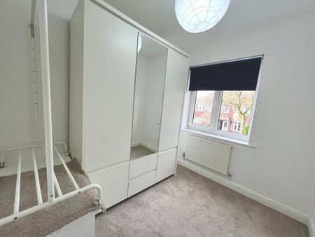 4 bedroom semi-detached house to rent - Photo 5