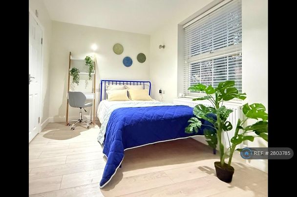 1 bedroom in a house share to rent - Photo 1