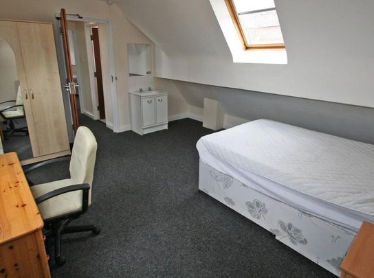 4 bedroom detached house to rent - Photo 1