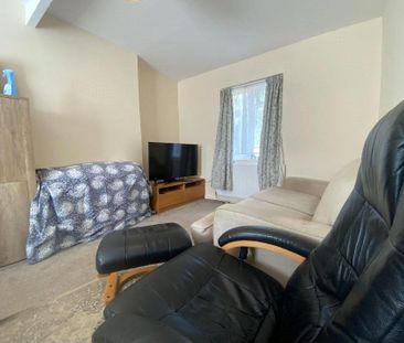 3 bedroom end of terrace house to rent - Photo 1