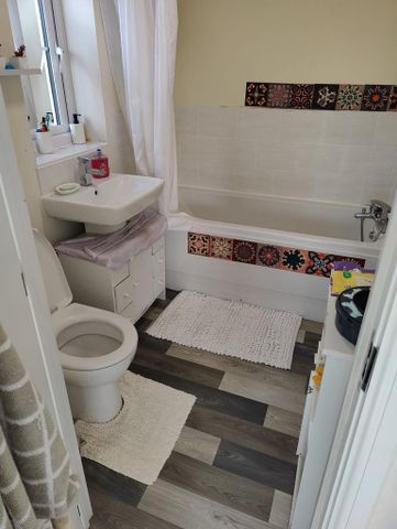 1 bedroom in a house share to rent - Photo 5