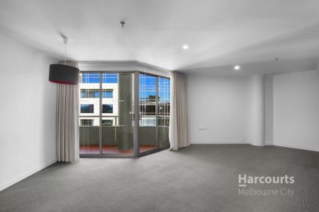 Spacious Two Bedroom Apartment with Carpark! - Photo 3