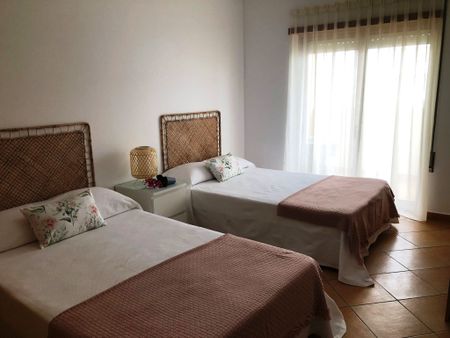 Apartamento para arrendamento de Outubro a Maio, Monte Gordo - Photo 2
