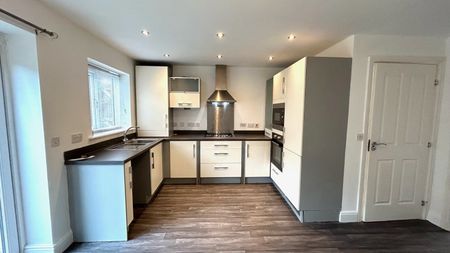 3 bedroom semi-detached house to rent - Photo 3
