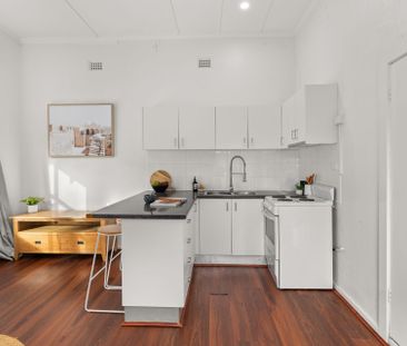 Private one bedroom flat attached to character home. Great location - Photo 2