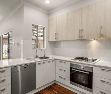 Modern Villa Living in Convenient Park Holme Location - Photo 6