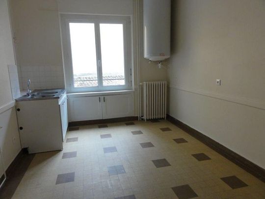 Location Appartement 4 pièces 90m² LE CREUSOT 71200 - Photo 1