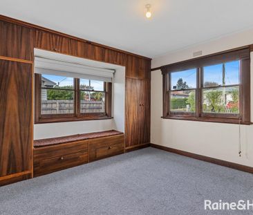 Family home in handy location - Photo 5