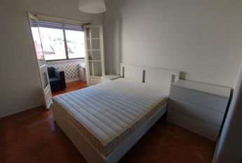Quartos estudantes trabalhadores em Alges