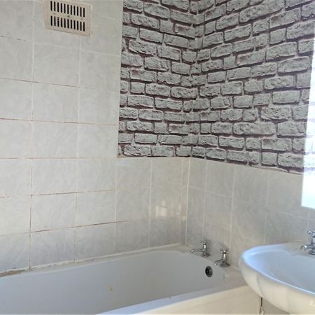 Maplewood Avenue, Deeside, Garden City - Photo 4