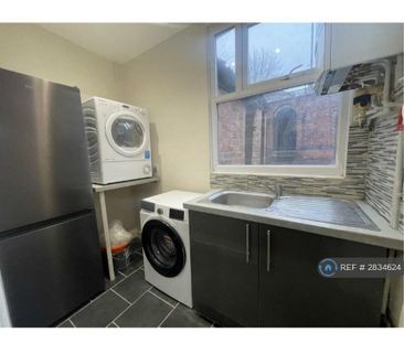 1 bedroom in a house share to rent - Photo 3