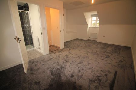 4 bedroom semi-detached house to rent - Photo 4