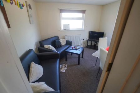 To Rent Stewart Road, Charminster, Bournemouth, BH8 £2,600 pcm Tenancy Info - Photo 2