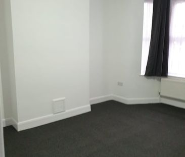 1 Bed Flat, Green Street, E7 - Photo 1