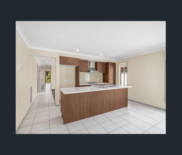 4 Bedroom house in Cranbourne East! - Photo 3