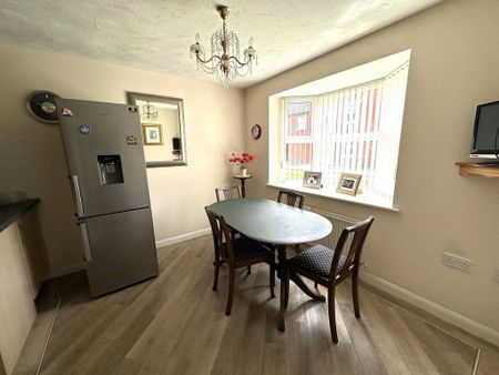 4 bedroom detached house to rent - Photo 2
