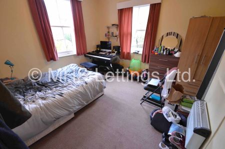10 Bedroom Mid Terraced House for rent in Regent Park Avenue - Photo 4