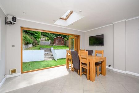 3 bedroom semi-detached house to rent - Photo 3